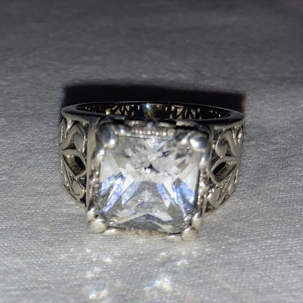 Silpada Sterling .925 Silver Uptown Cubic Zirconia and filigree ring. Size 7